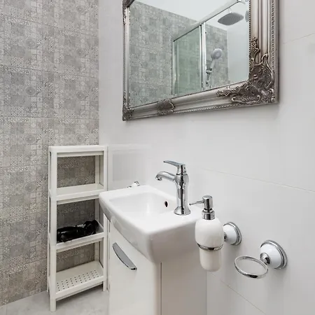 Daire Aleja Wyzwolenia 14a By Homeprime *